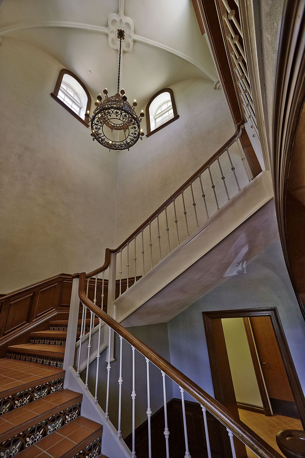 Highland Park Town Hall/ DPS | Interior Stairwell